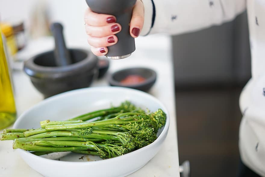 Slender Summer: 7 Light Dinner Ideas 1 broccolini kitchen cooking food healthy broccoli recipe cuisine dinner1