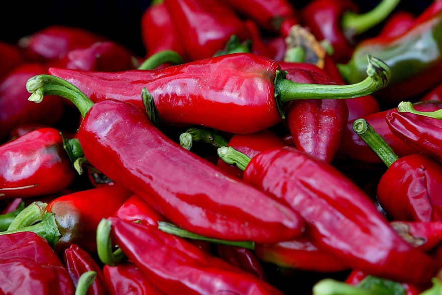 Chew and Lose Weight: 7 Foods That Will Help You To Lose Weight 1 chili pepper espelette espelette pepper basque country1