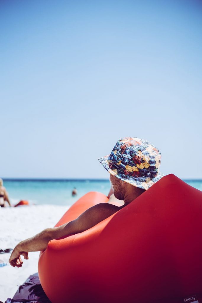 Beach picnic: 10 Secrets to Success 4 hat beach summer vacation1