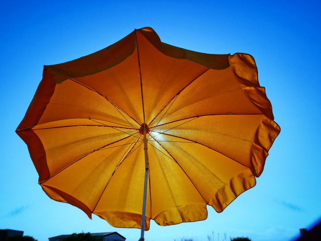 Beach picnic: 10 Secrets to Success 1 parasol 2854046 12801
