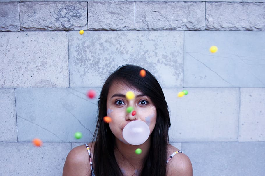 Chew and Lose Weight: 7 Foods That Will Help You To Lose Weight 6 portrait girl candy bubble1